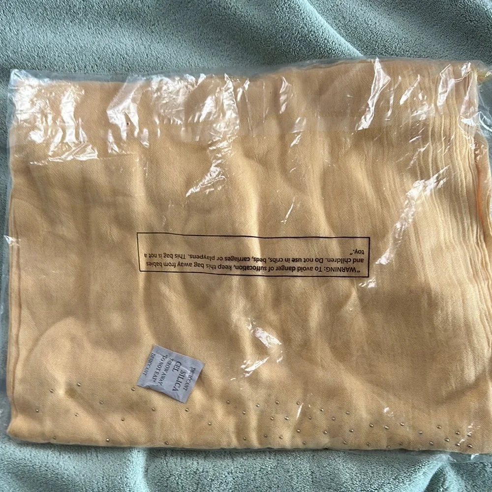 NWT WHBM Limocello Studded Scarf Size 25*80